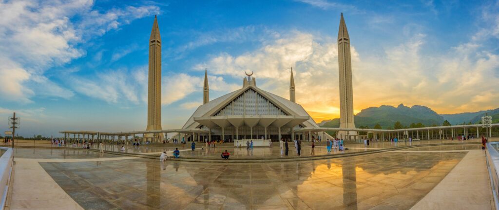 Top 10 Best Places to Visit in Pakistan for Tourists